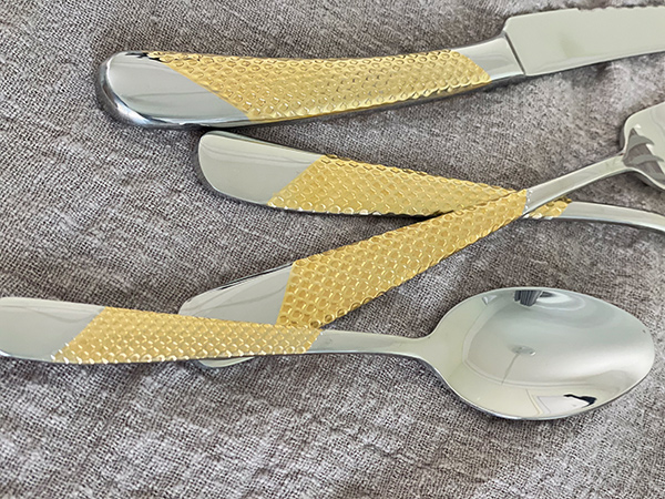 4-Piece-Stainless-Steel-Cutlery-With-Real-Gold-Plated-On-Handles-(2)