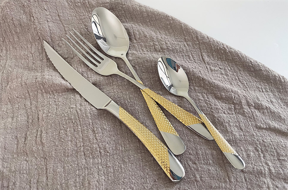 4-Piece-Stainless-Steel-Cutlery-With-Real-Gold-Plated-On-Handles-(3)