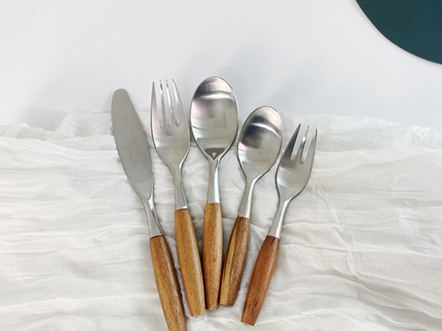 Wholesale-high-end-stainless-steel-flatware-set-with-teak-wooden-handles-5